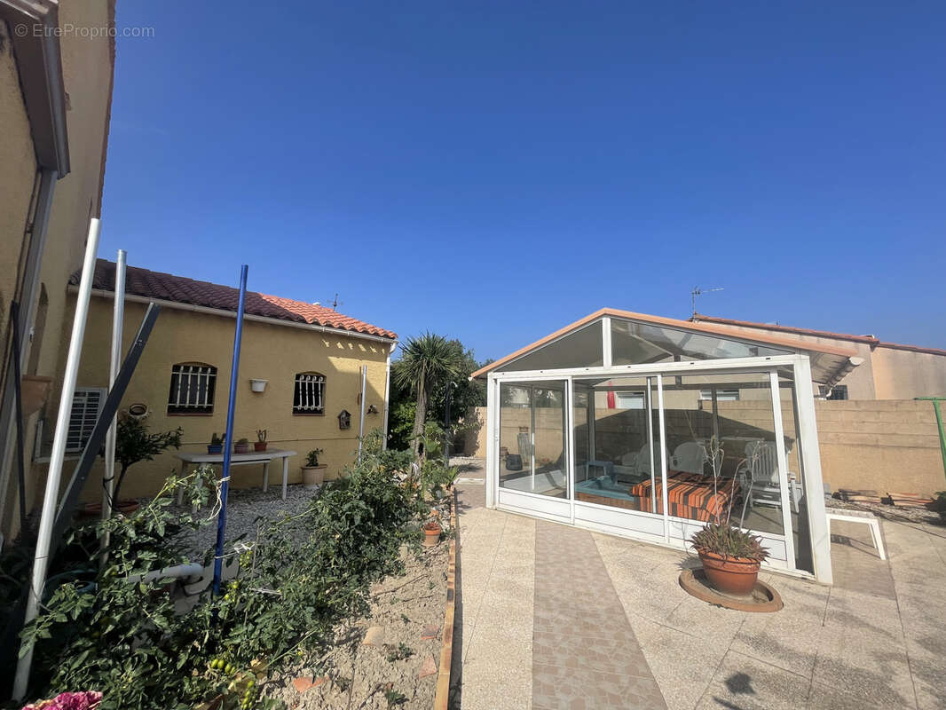 Maison à SAINT-LAURENT-DE-LA-SALANQUE