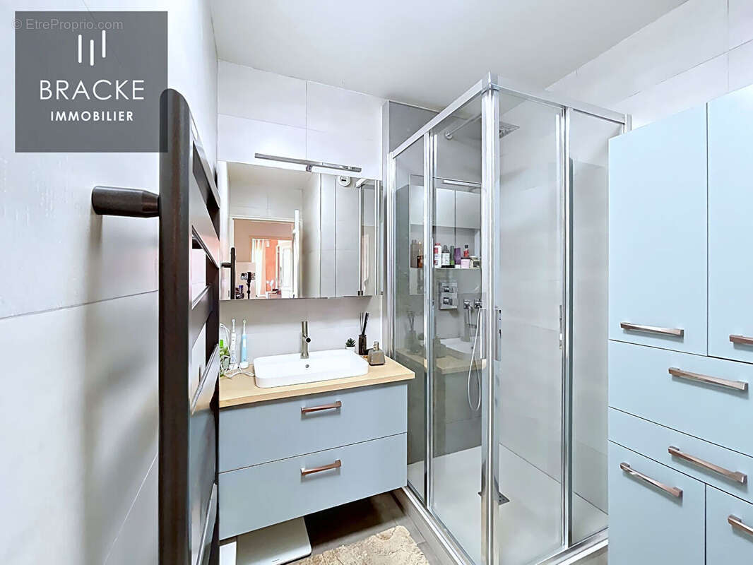Appartement à COURBEVOIE