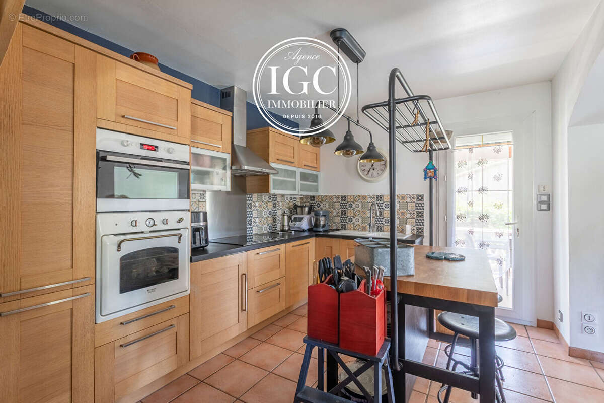Maison t4 - 113 m² - piscine - garage - mont d'or - hopital nord - 458 m² terrain - photo 9