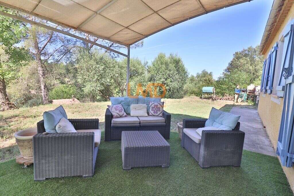 Carcès: maison T5  91m2 et atelier sur terrain 2700m2 - photo 3
