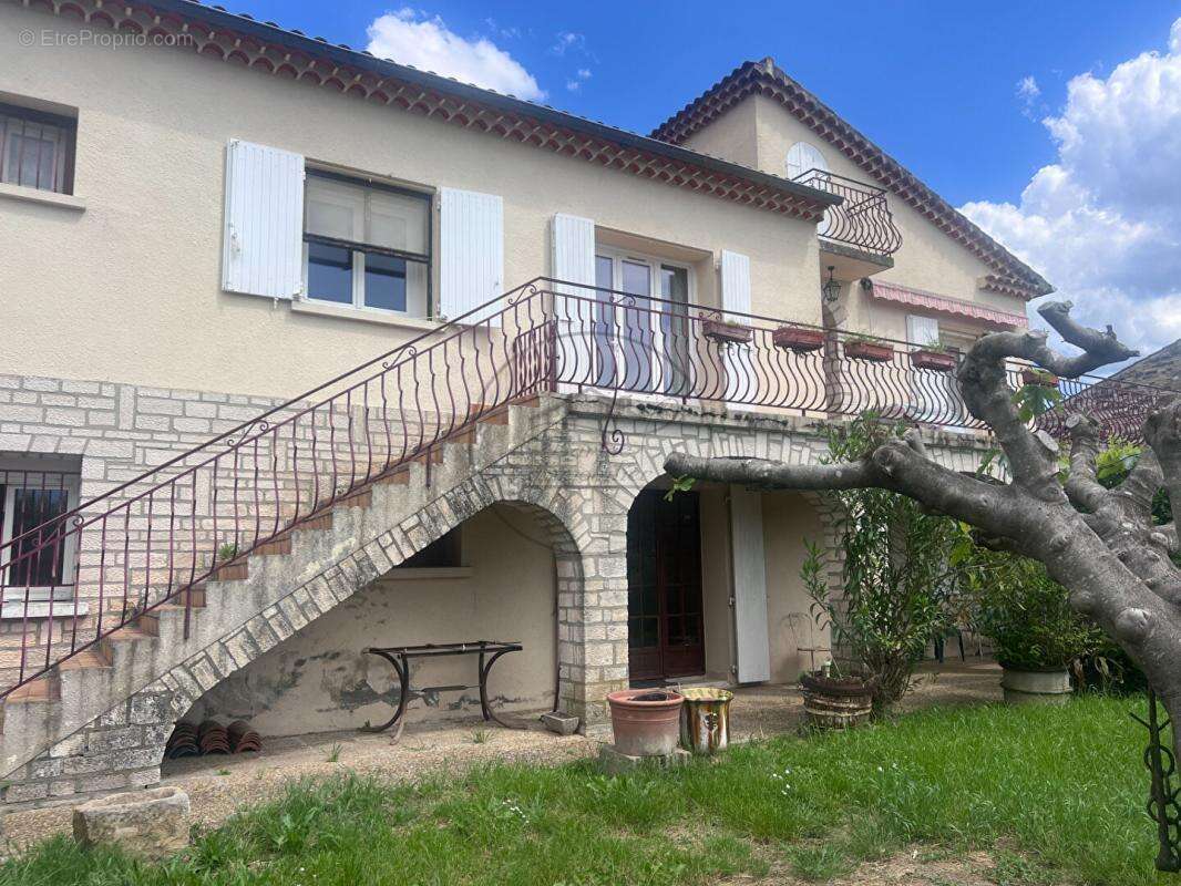 Barjac  - Maison avec appartement indépendant et piscine proche centre village - photo 4