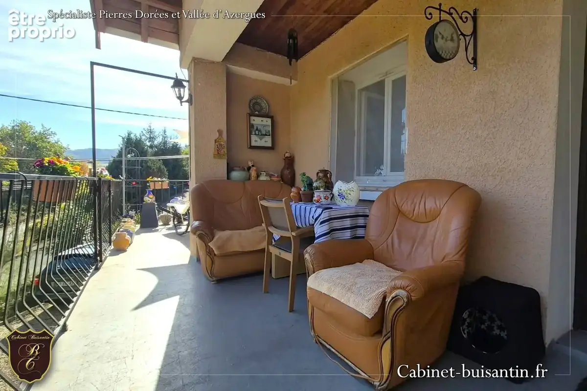 Maison avec terrasse et jardin arboré - photo 2