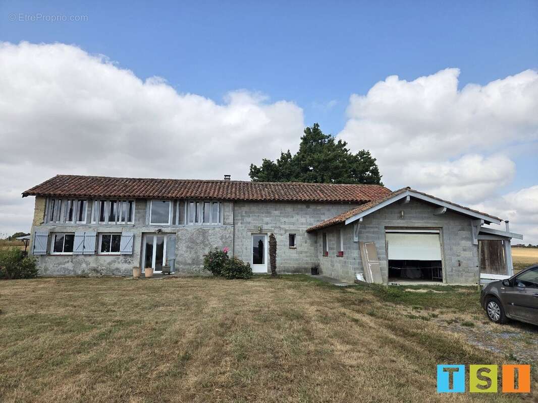 Corps de ferme à finir de rénover de 177 m² sur 1,09 hectare avec vue exceptionnelle sur les Pyrénées - photo 3