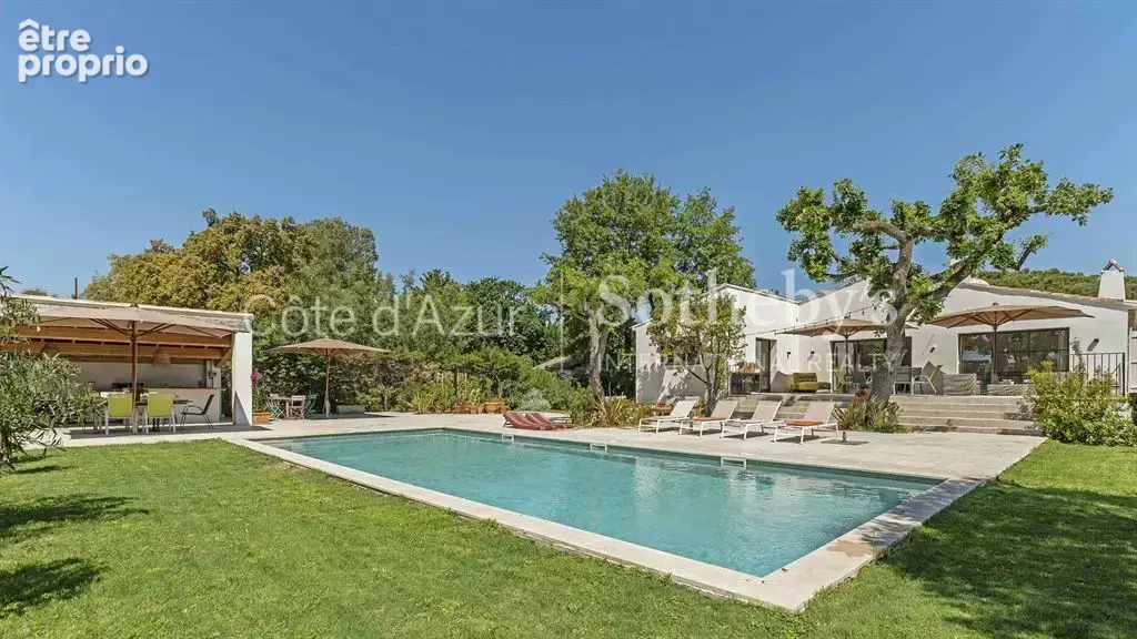 Golfe de Saint Tropez, villa rénovée de 300 m² avec six suites et piscine proche Port Grimaud - photo 3