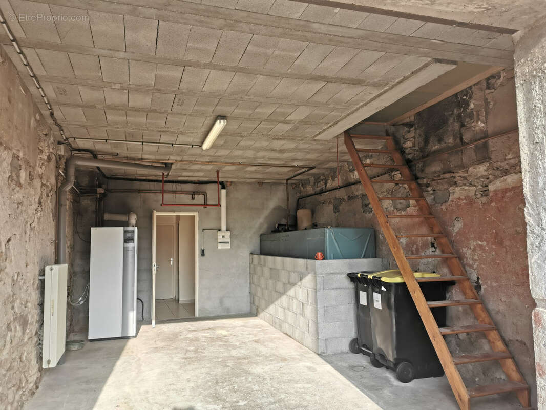 Maison à MONTAGNIEU