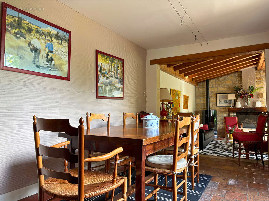 MAISON DE CARACTÈRE en pierre avec 5 chambres, garage et piscine à COGNAC - photo 8