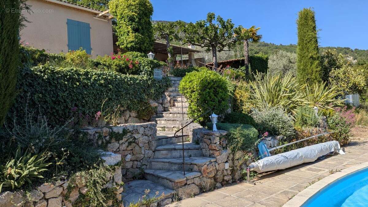 Maison de plain pied - 140m ² - photo 2