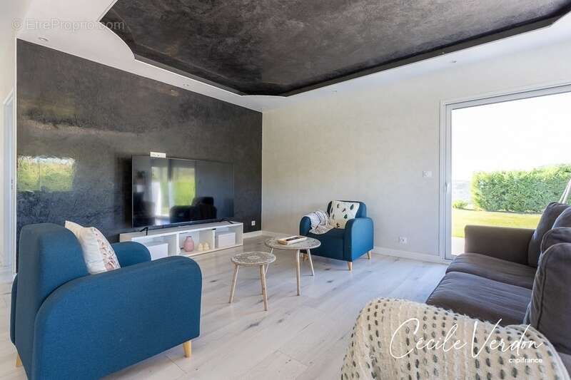 Maison à CREYSSE