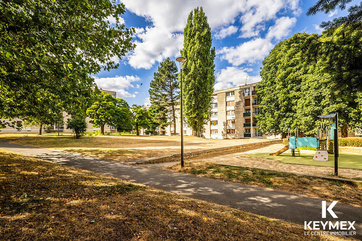 BEAUVAIS - Appartement 4 pièces avec balcon, cave et parc avec jeux pour enfants - photo 1