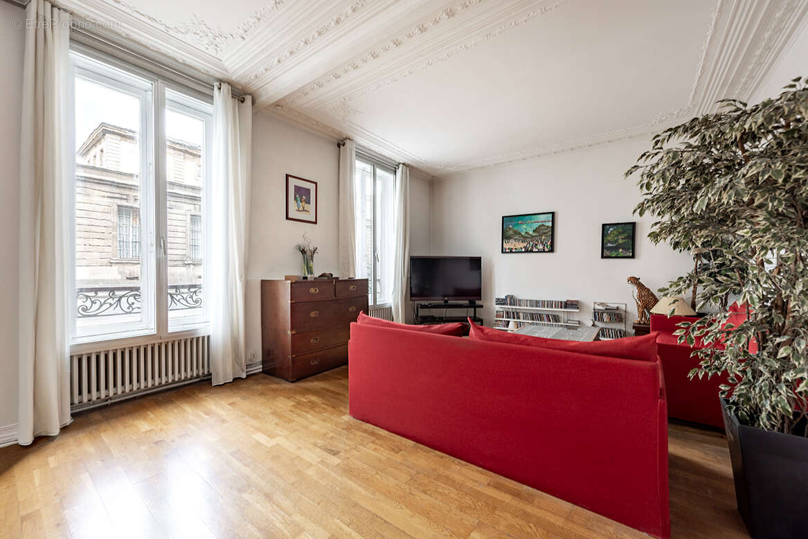 PARIS 10ème - 5 pièces de 114 m² (usage professionnel possible) - photo 2