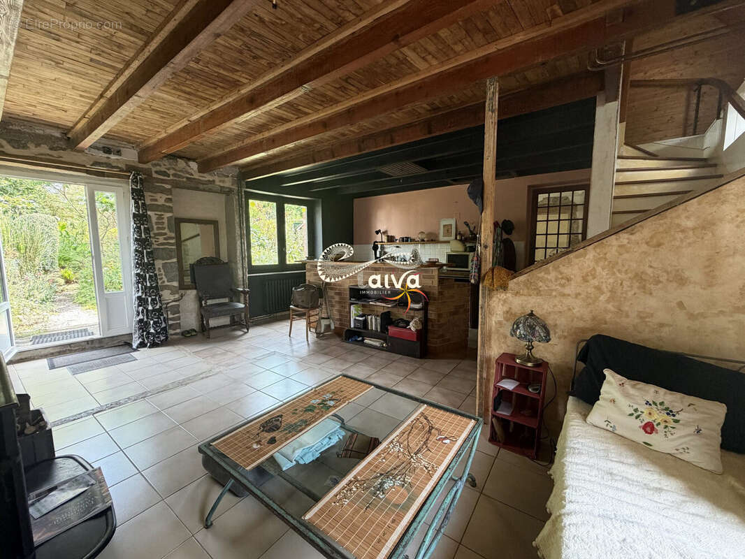 Maison en pierre à vendre Mesnil Roc'h - 80m²- 2 chambres - espace du stockage au dessus du garage  - Maison à PLESDER