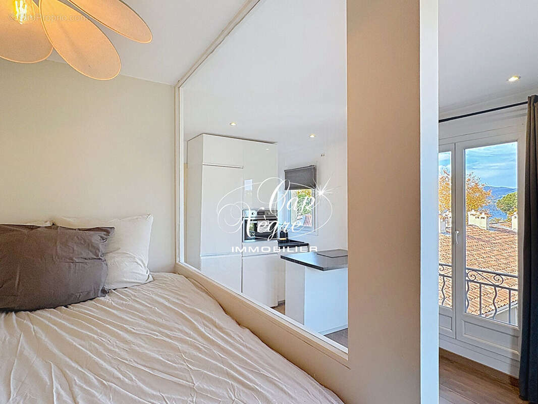 Appartement vue mer proche plage  rénové en dernier étage à vendre à saint tropez - photo 8