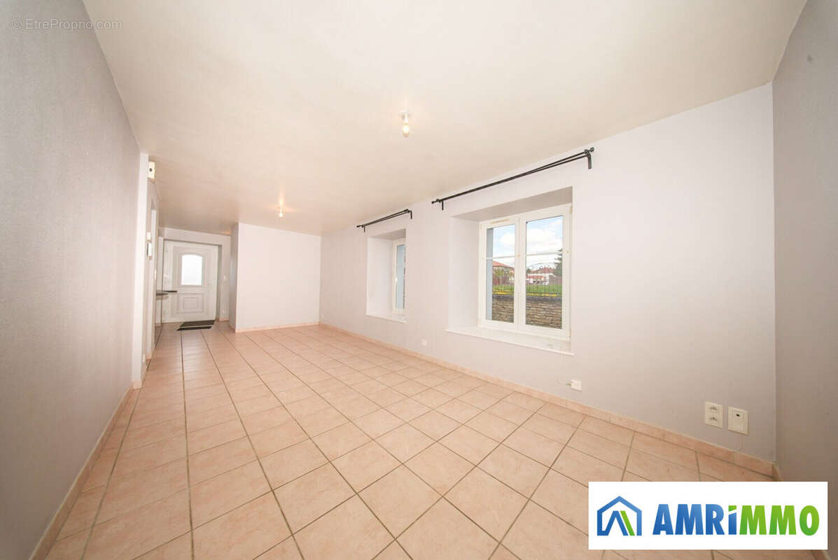 Appartement 99 m² à Villers-La-Montagne  - photo 3