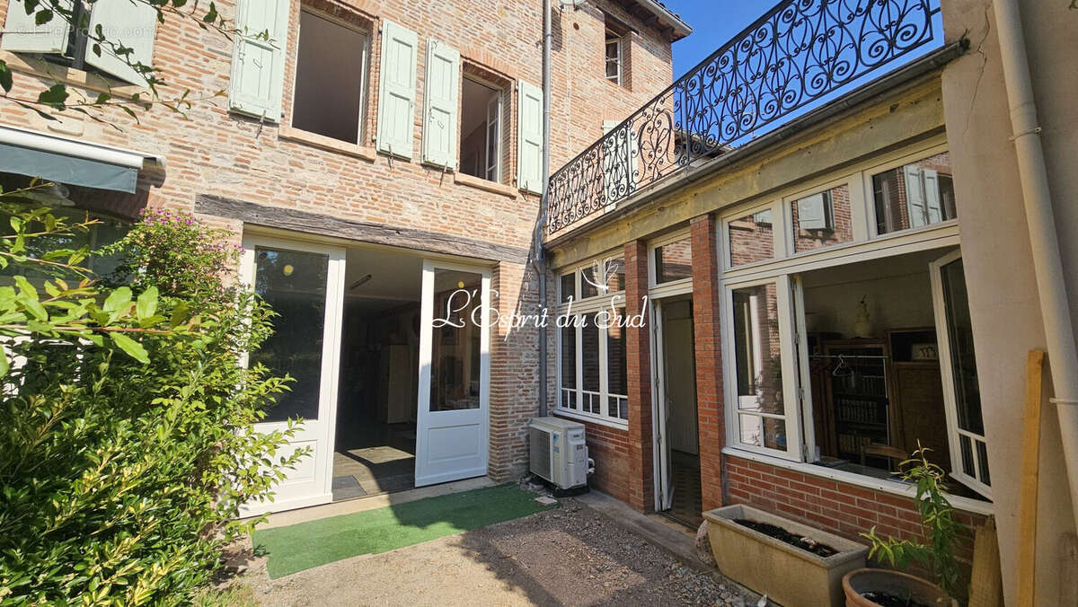 Maison 280 m² à Rabastens  - photo 6