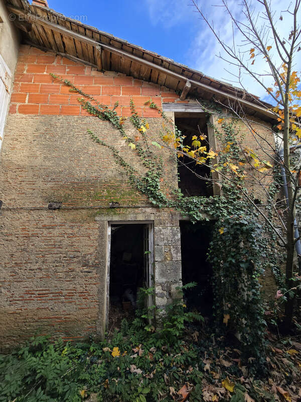 Maison à CHASSENEUIL-SUR-BONNIEURE