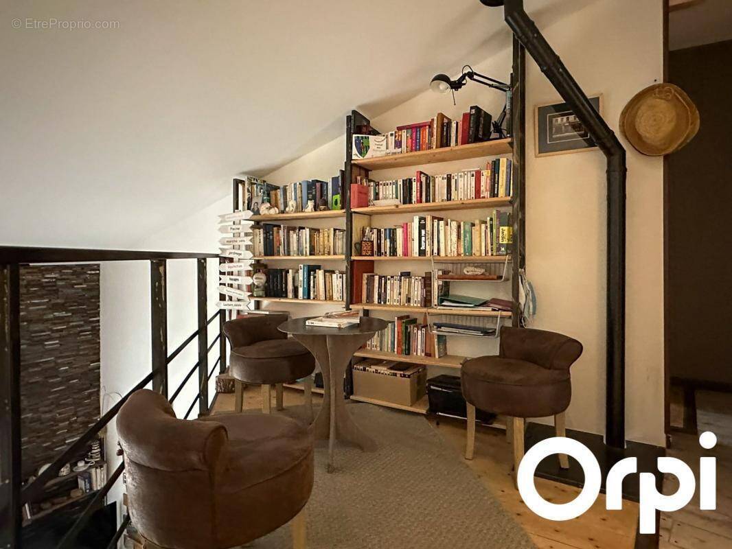 Maison à SAINT-LAURENT-DE-LA-PREE