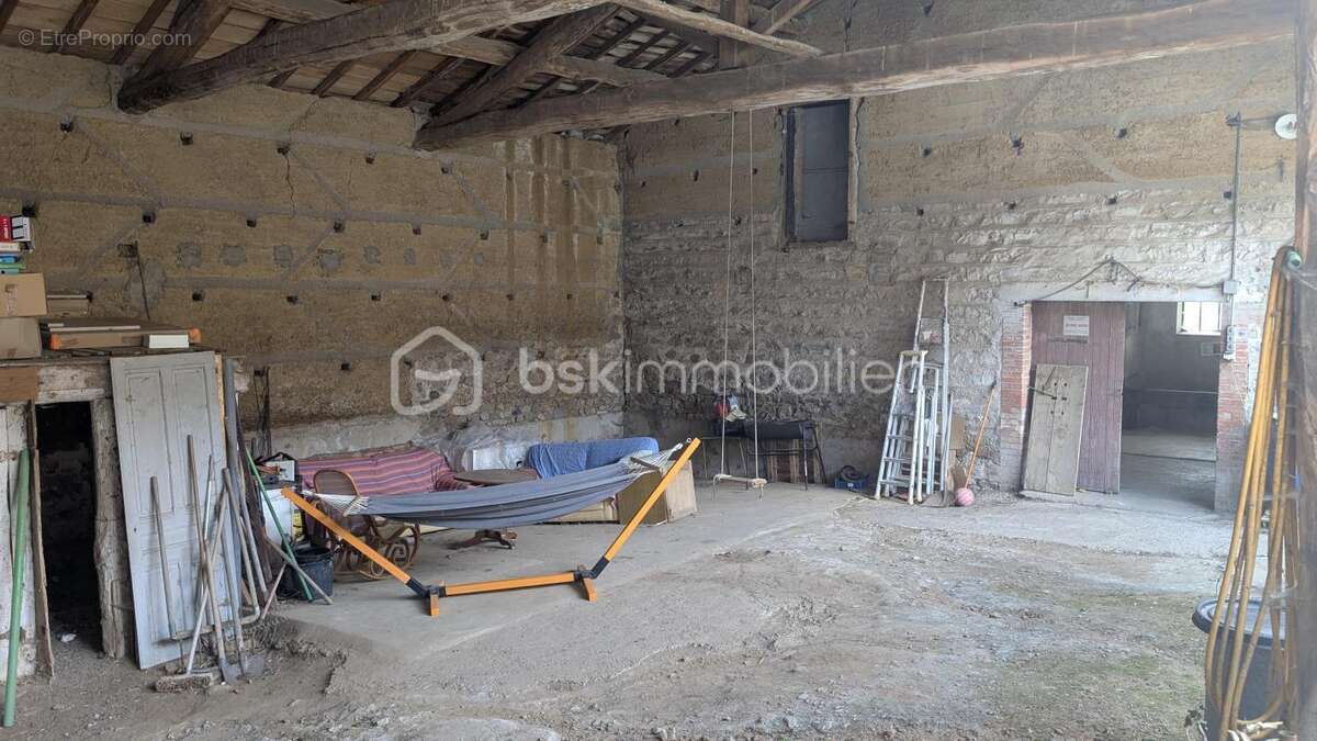 Ferme en U - 138 m² habitables, 4 chambres, jardin et grange - photo 10