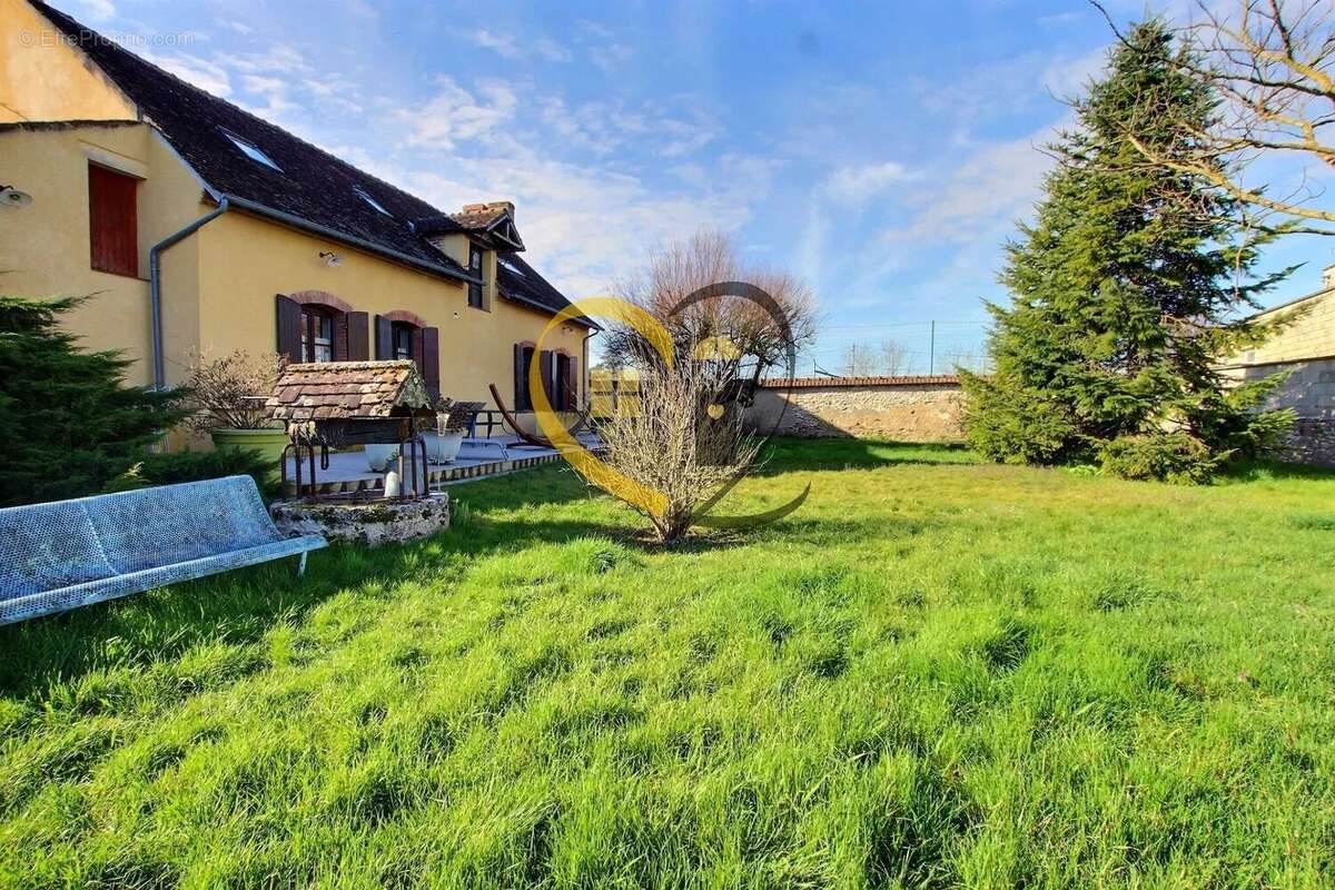 Maison à MEHUN-SUR-YEVRE