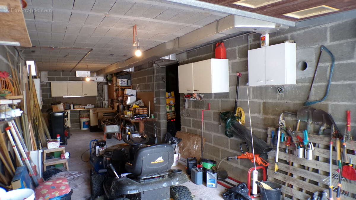 Maison à AINAY-LE-CHATEAU