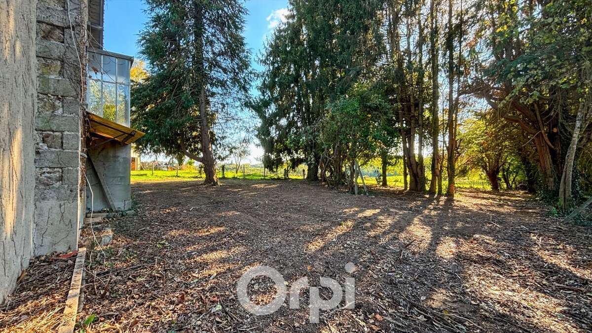 Maison à LA JONCHERE-SAINT-MAURICE