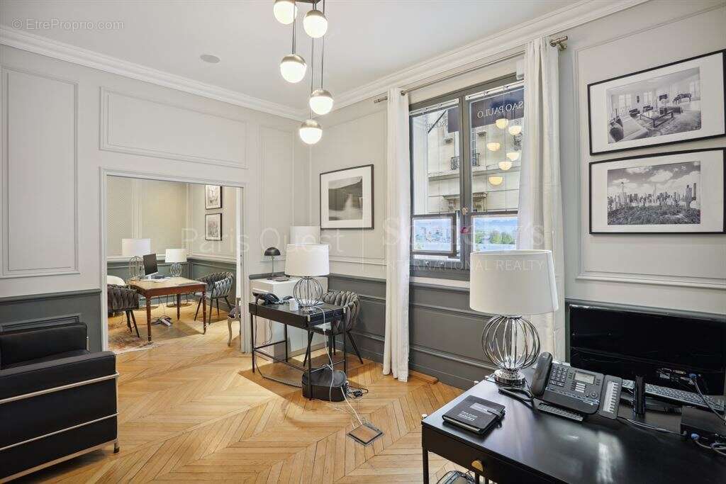 Commerce à PARIS-16E