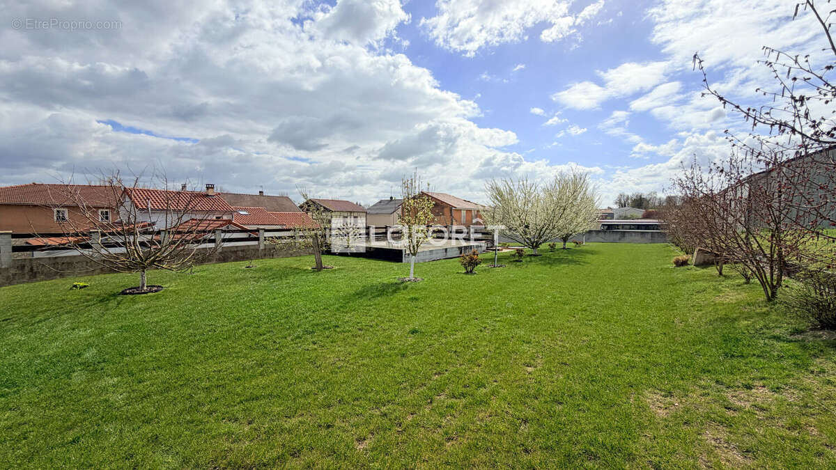 Maison à DOMMARTIN-VARIMONT