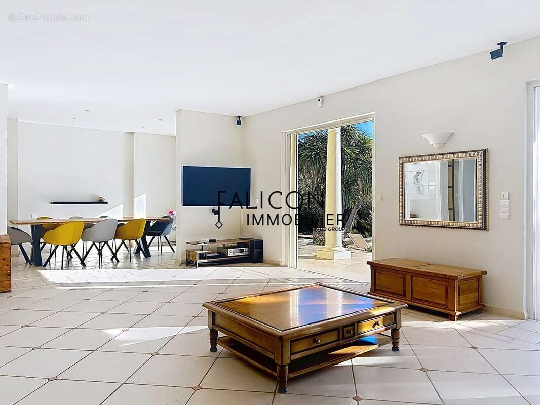 Superbe Villa d'Architecte dans un Domaine Privé sur les Hauteurs de Falicon - photo 15