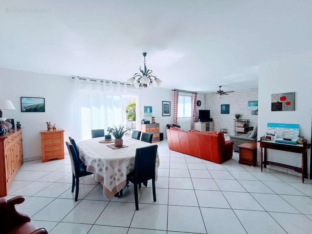 Maison à LUSSAC-LES-CHATEAUX