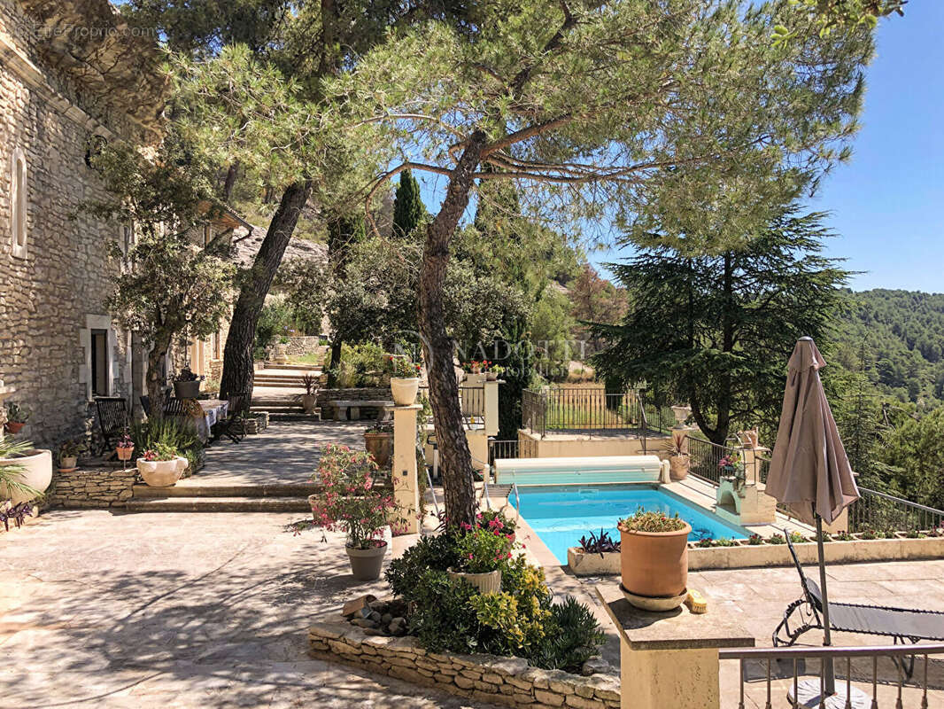 Maison troglodyte avec piscine bénéficiant d'une superbe vue  sur le Luberon - photo 16