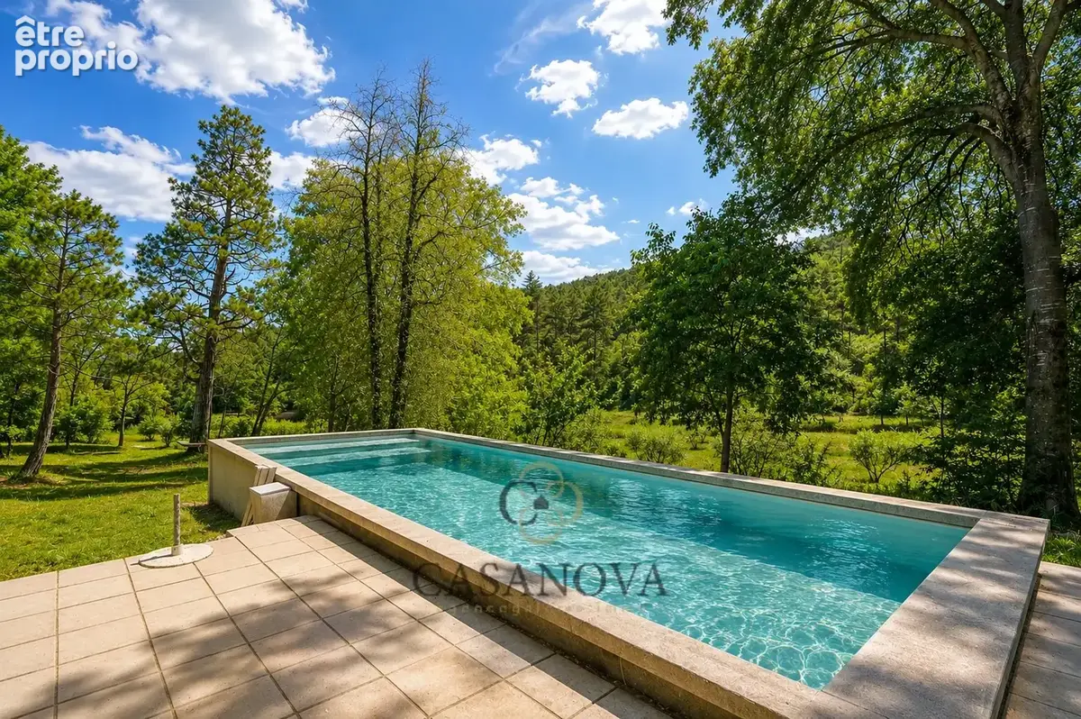 Domaine de caractère du XVIIe siècle sur 6.5 hectares avec près de 3 000 m² bâtis - photo 3