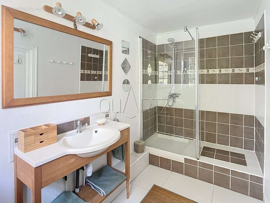 Maison 340 m² à Nesles-La-Vallee  - photo 19