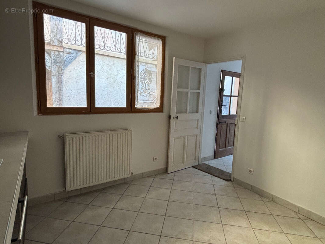 Maison à LA QUEUE-LES-YVELINES
