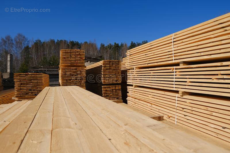 Commerce à CONDAT-SUR-VIENNE