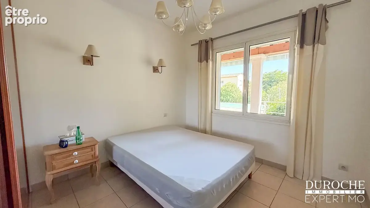 Piolenc, quartier résidentiel,  maison de plain-pied avec piscine et dépendances sur parcelle de plus de 2500m - photo 2