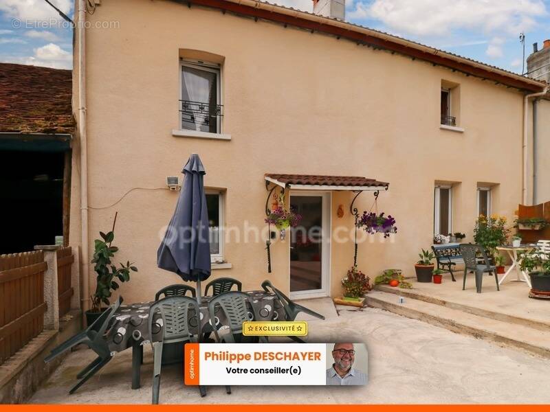 Maison à MAGNAC-LAVAL