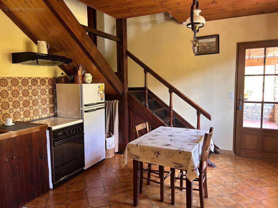 Maison à SAINT-FERREOL-TRENTE-PAS