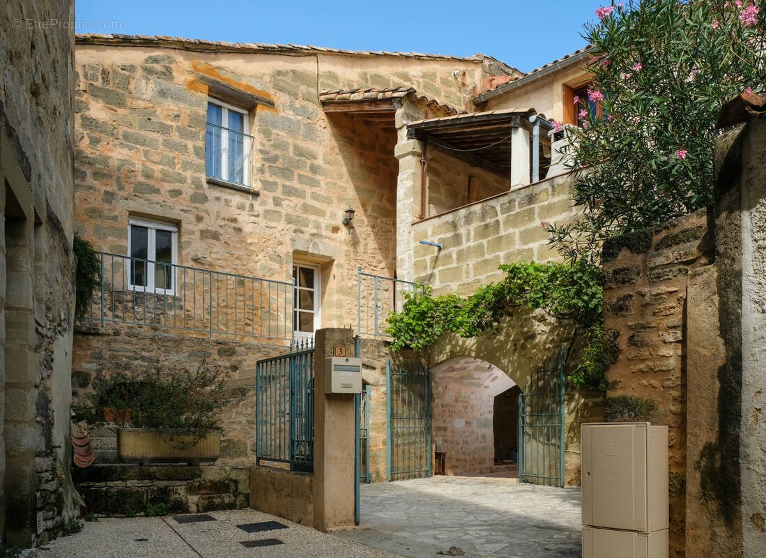 Maison à SAINT-QUENTIN-LA-POTERIE