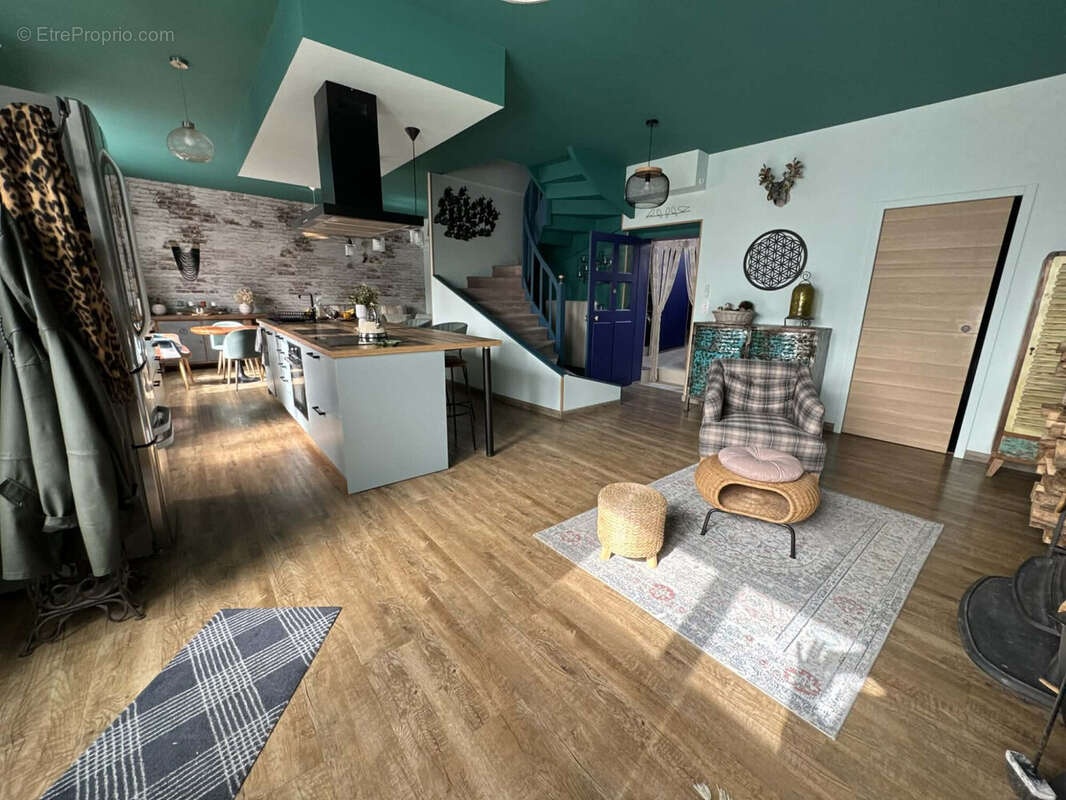 Maison 173 m² à Celles-Sur-Durolle  - photo 3