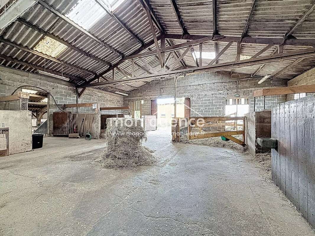 Prox. Franqueville-Saint-Pierre 76520, ensemble de bâtiments agricoles - photo 7