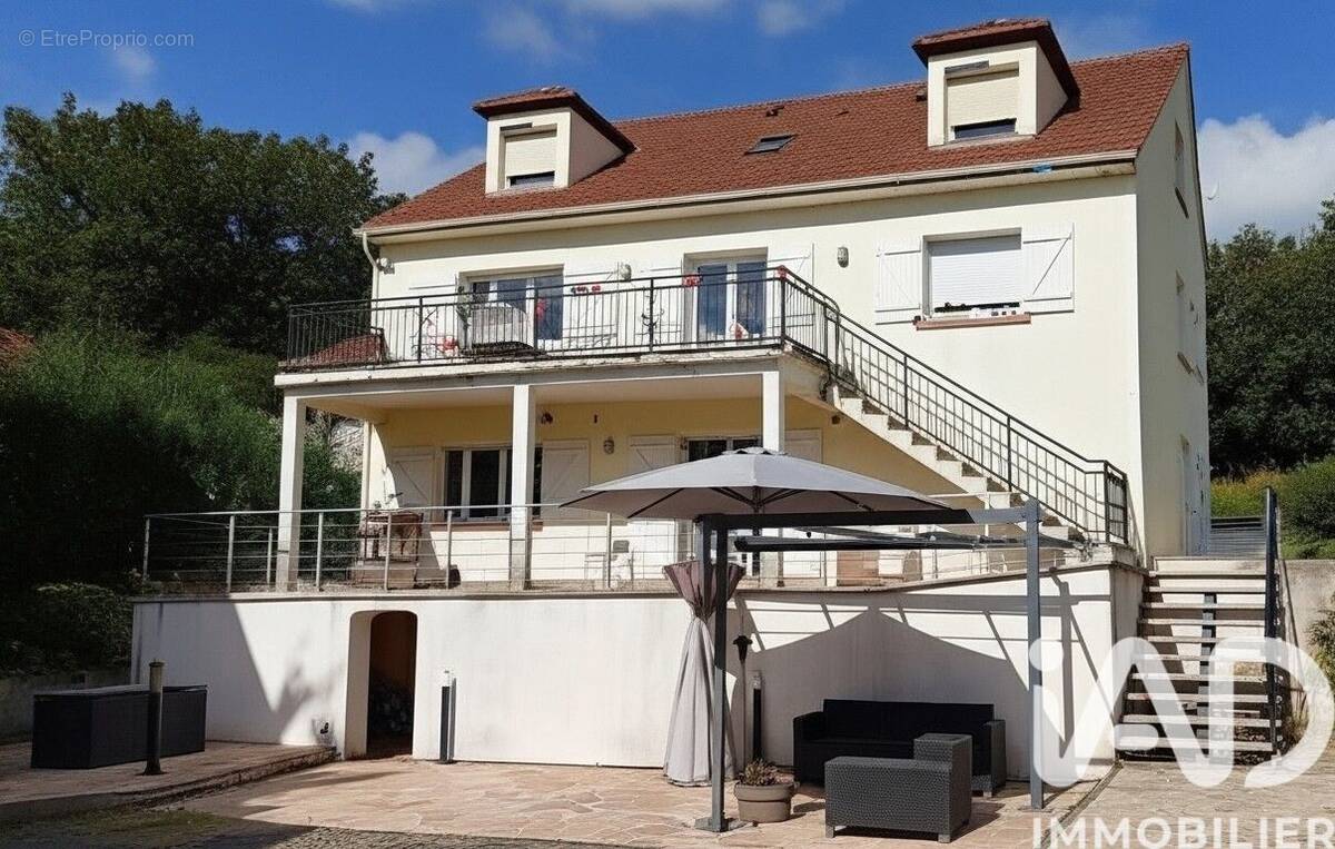 Photo 1 - Maison à BURES-SUR-YVETTE