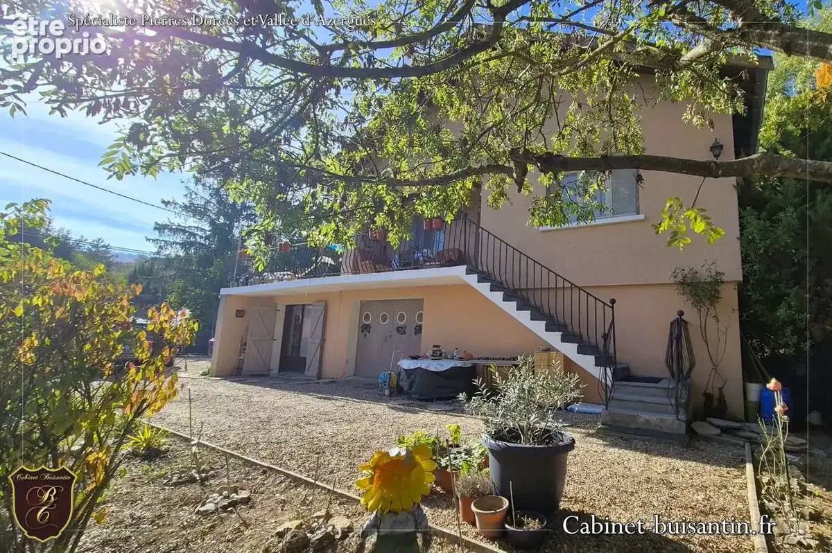 Maison avec terrasse et jardin arboré - photo 1
