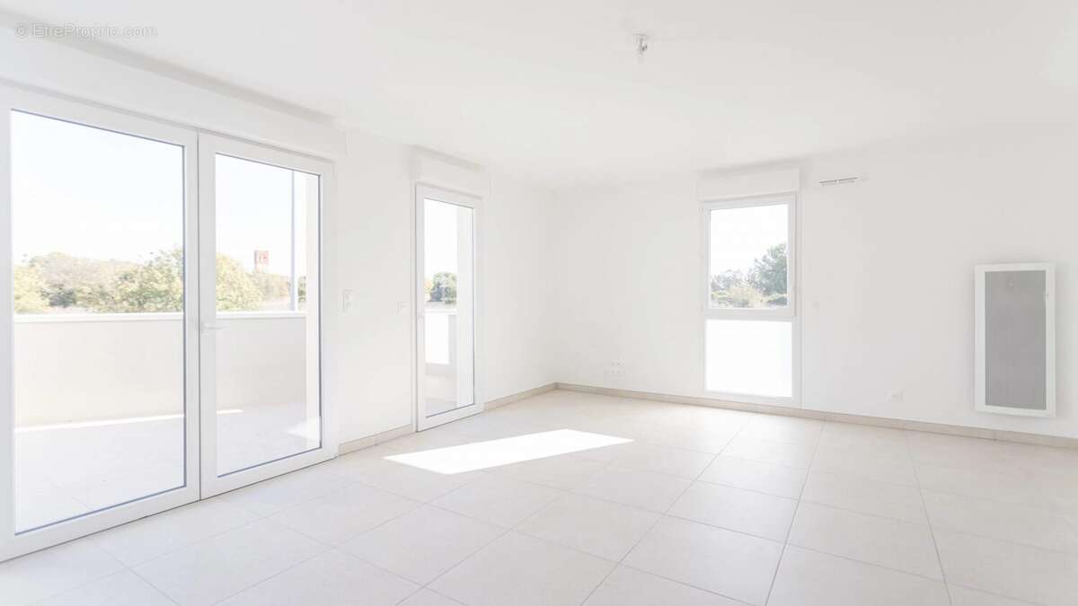 Appartement à VIC-LA-GARDIOLE