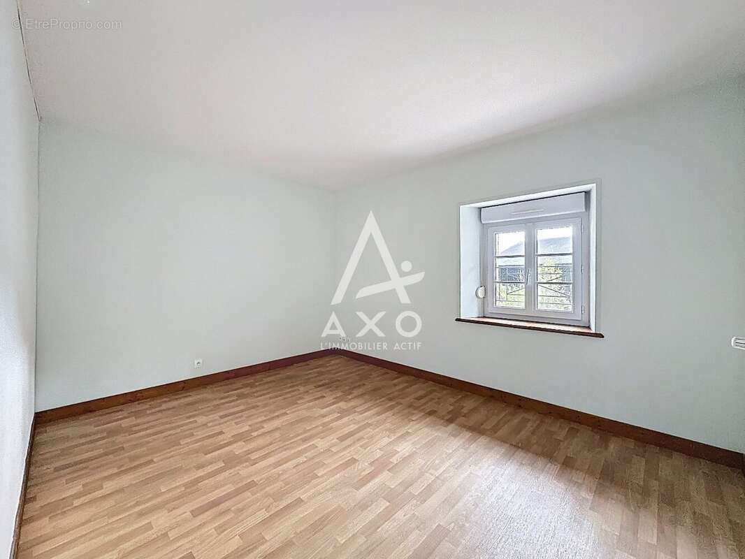 Maison à SAINT-VICTOR-DE-BUTHON