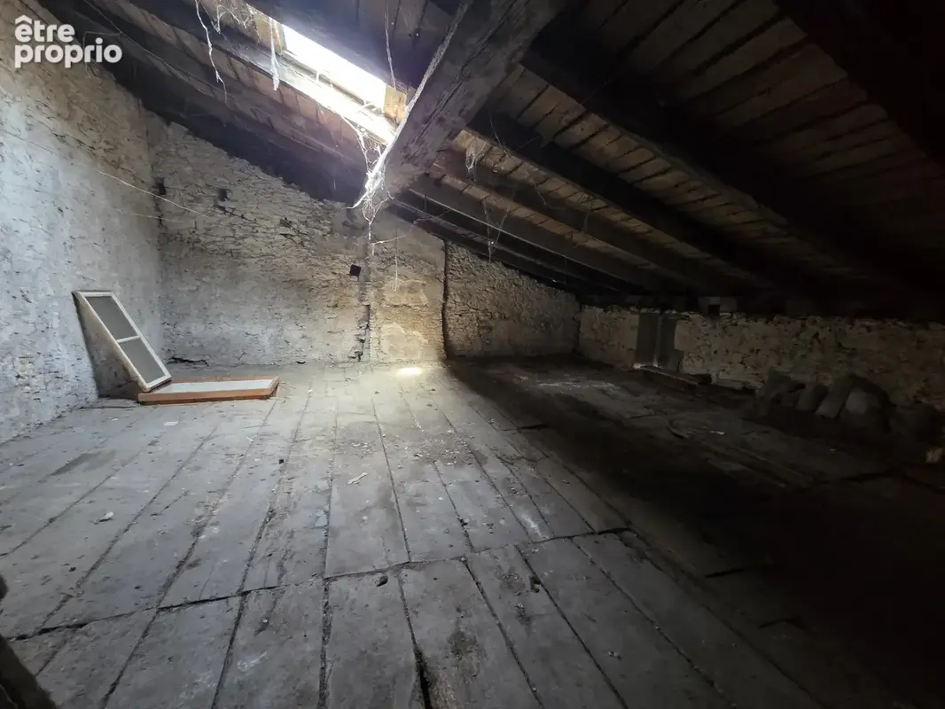 Immeuble de caractère avec potentiel d'aménagement au cœur du village - photo 12
