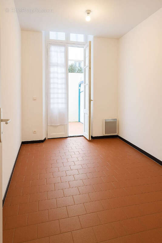Appartement à MARSEILLE-1E