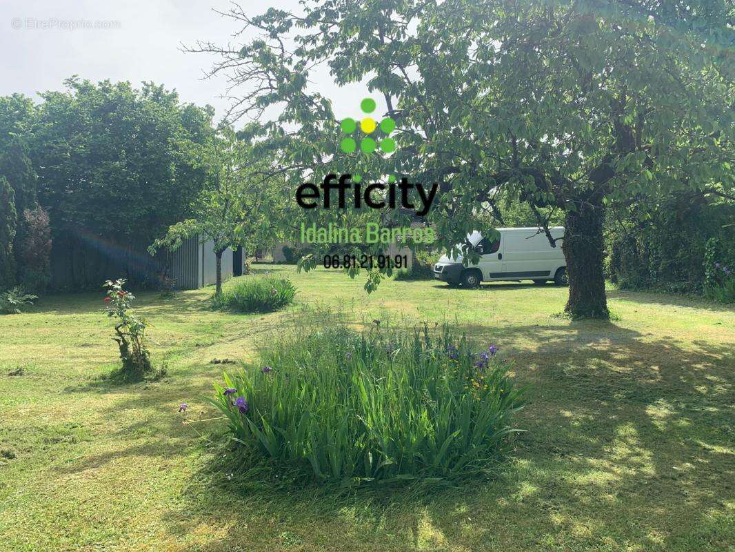 Terrain à CHEF-BOUTONNE