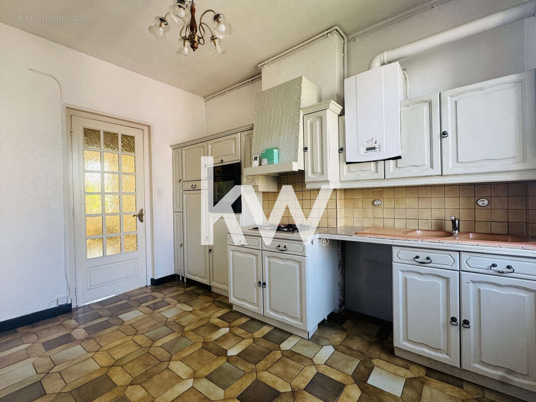 Appartement 76 m² à Saint-Etienne  - photo 4