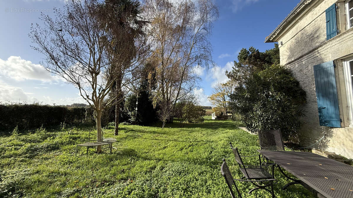 Maison à MORTAGNE-SUR-GIRONDE