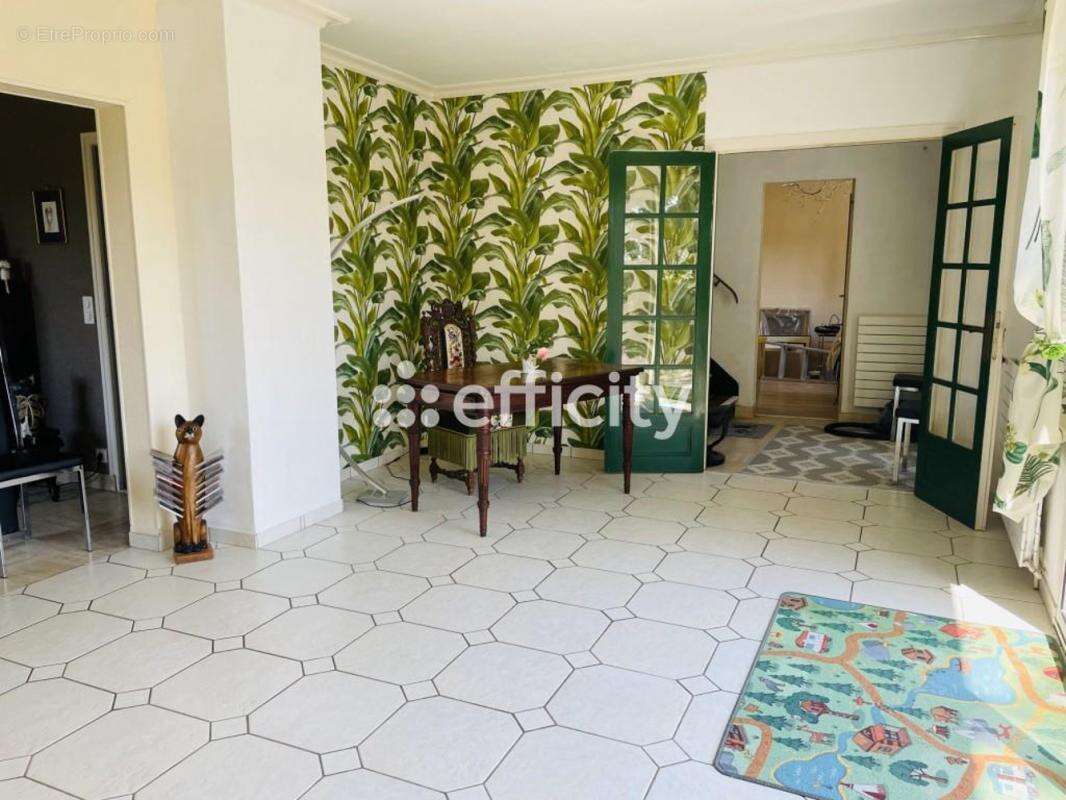 Maison à LA CHAPELLE-DU-BOIS