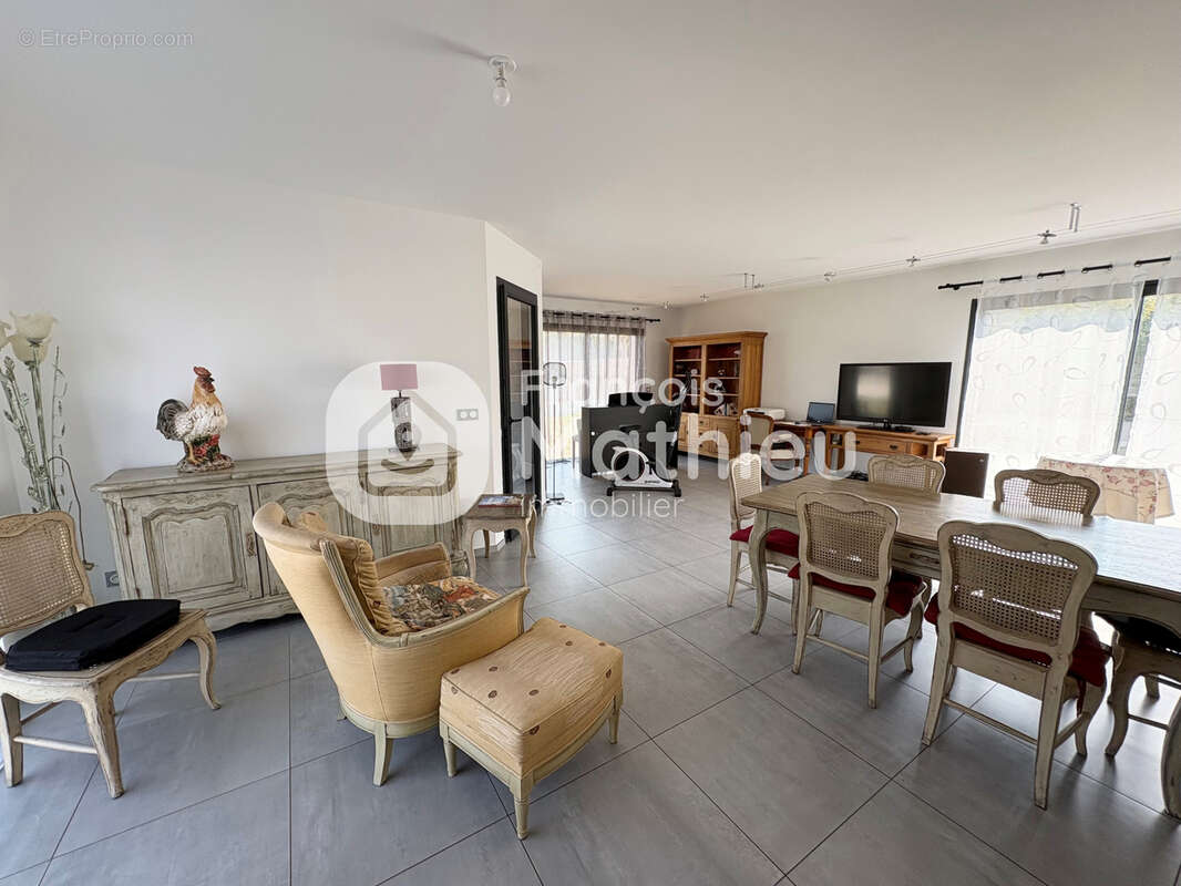 Romans : maison plain-pied 144m2 hab - 3ch + garage - 926m2 de terrain - photo 5